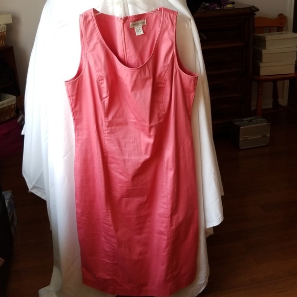 Dress - Picture 2 of 8